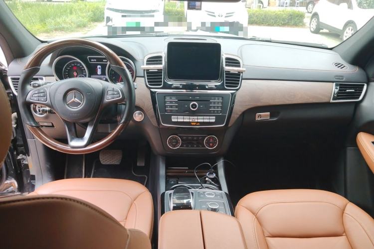Used Mercedes-Benz GLS  Center Console