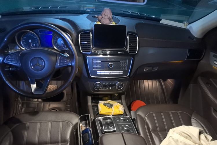 Used Mercedes-Benz GLS 2017 GLS 400 4MATIC Dynamic Model Center Console