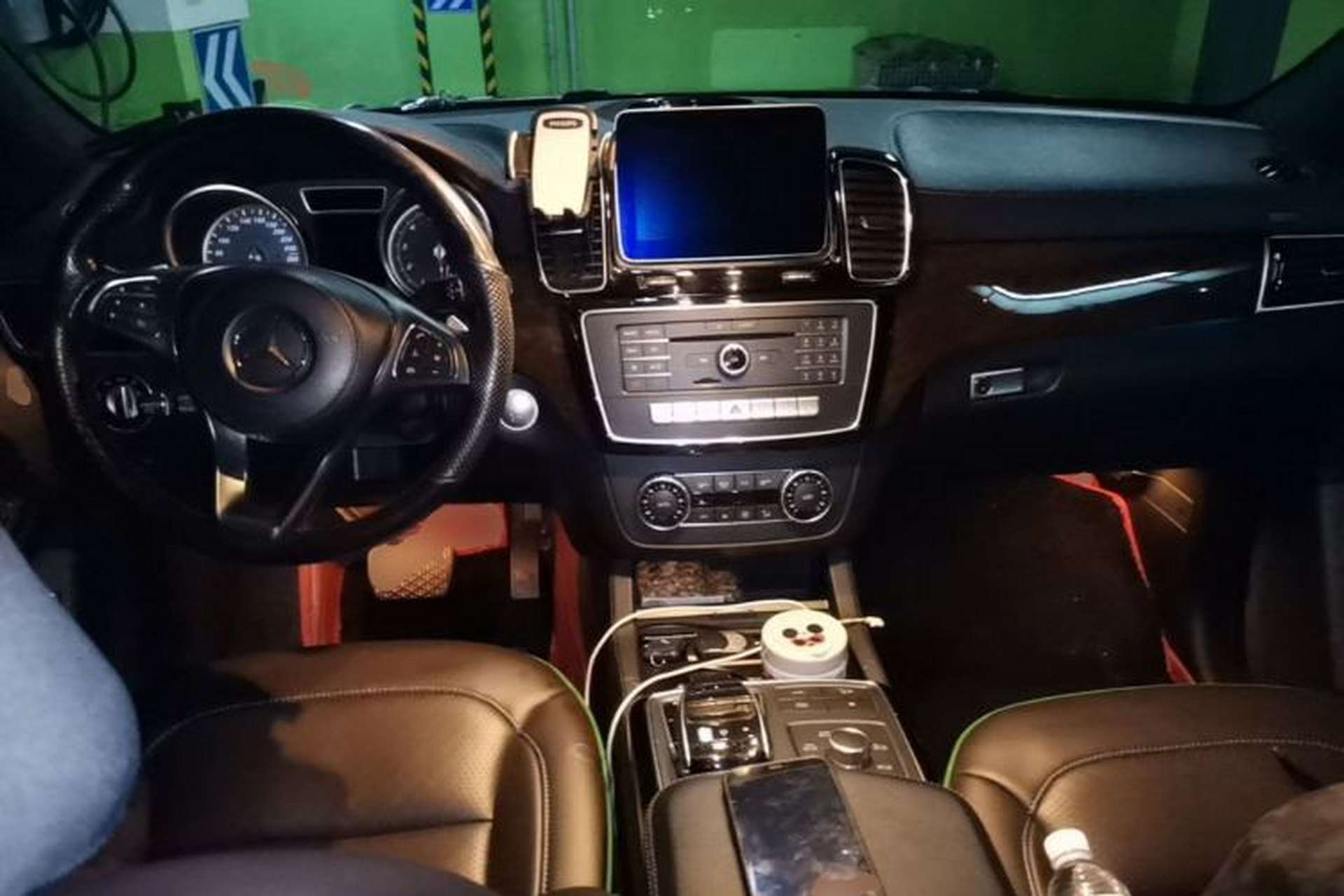 Used Mercedes-Benz GLS  Center Console