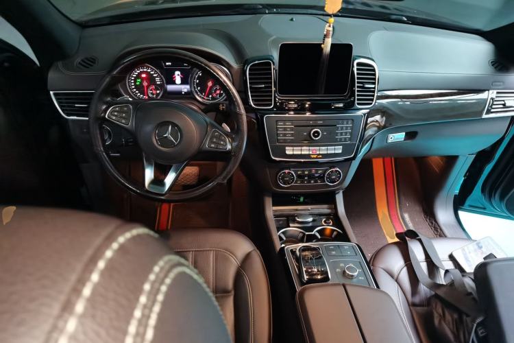 Used Mercedes-Benz GLS  Center Console