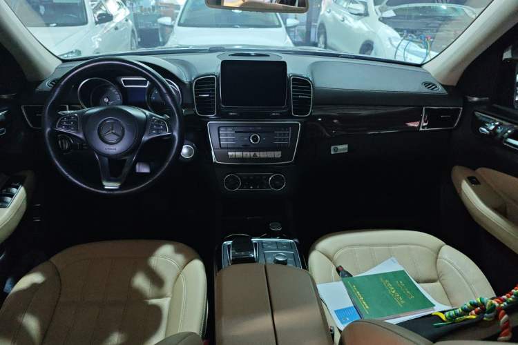 Used Mercedes-Benz GLS  Center Console