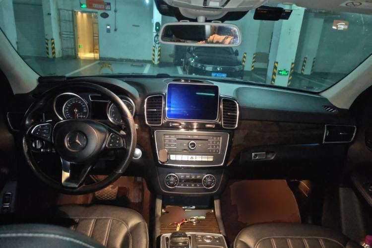 Used Mercedes-Benz GLS 2017 GLS 400 4MATIC Dynamic Model Center Console