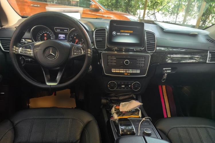 Used Mercedes-Benz GLS  Center Console