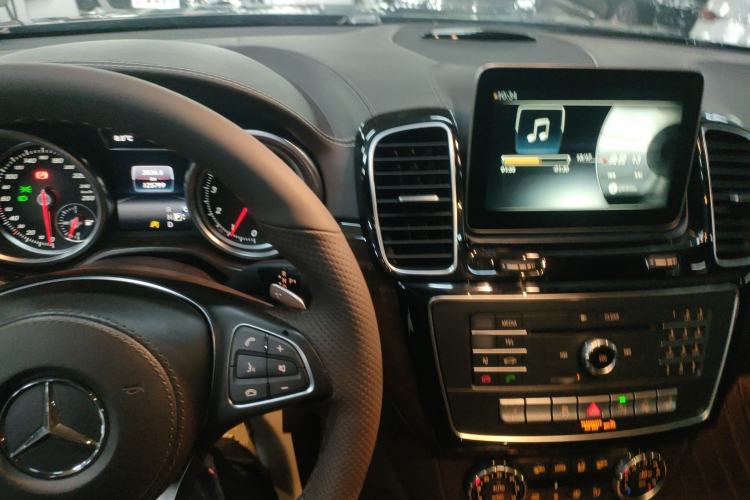 Used Mercedes-Benz GLS 2017 GLS 400 4MATIC Dynamic Model Center Console