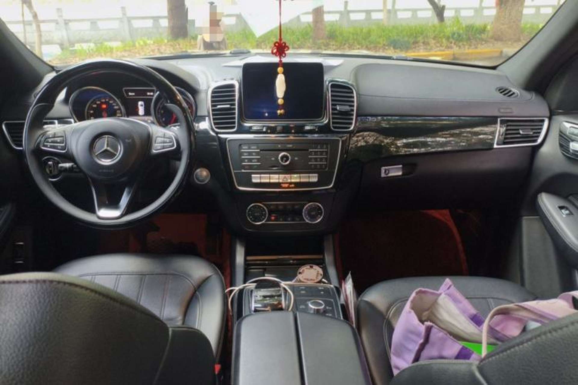 Used Mercedes-Benz GLS  Center Console