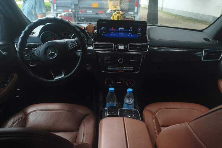 Used Mercedes-Benz GLS  Center Console