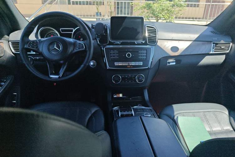 Used Mercedes-Benz GLS  Center Console