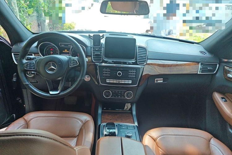 Used Mercedes-Benz GLS  Center Console