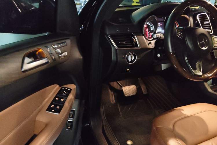 Used Mercedes-Benz GLS 2017 GLS 400 4MATIC Luxury Model Driver Seat