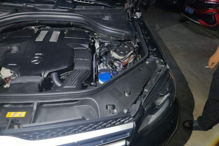 Used Mercedes-Benz GLS  Engine Bay Left