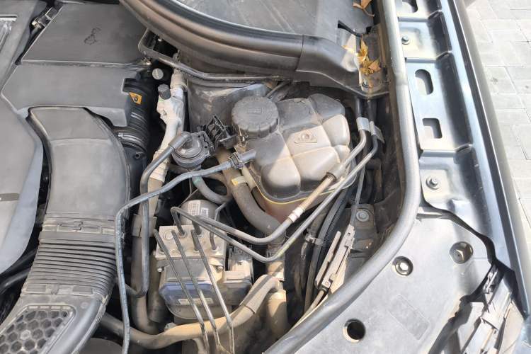 Used Mercedes-Benz GLS  Engine Bay Left