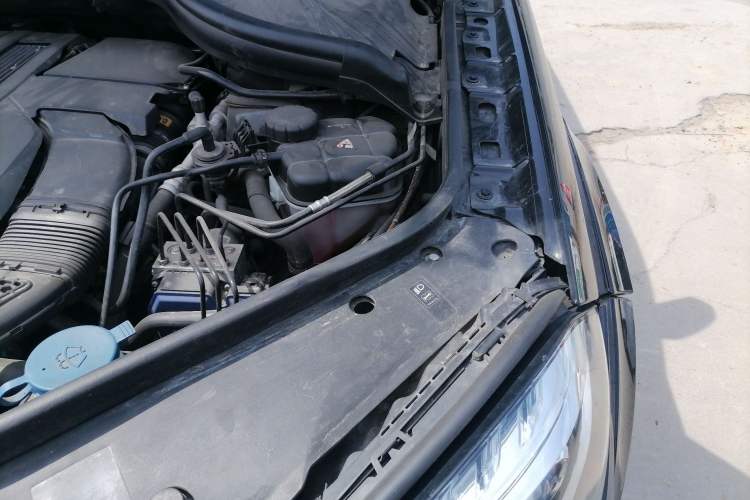 Used Mercedes-Benz GLS  Engine Bay Left