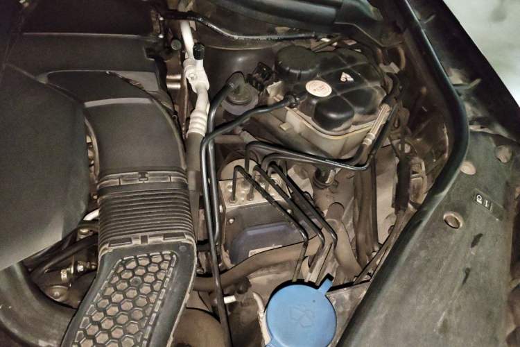 Used Mercedes-Benz GLS 2017 GLS 400 4MATIC Luxury Model Engine Bay Left