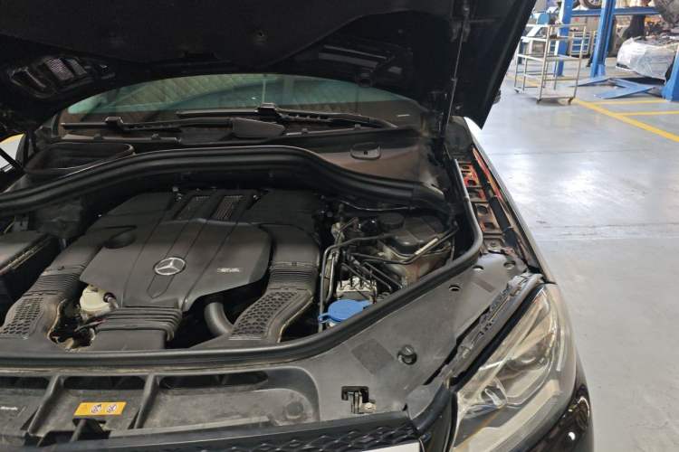 Used Mercedes-Benz GLS  Engine Bay Left