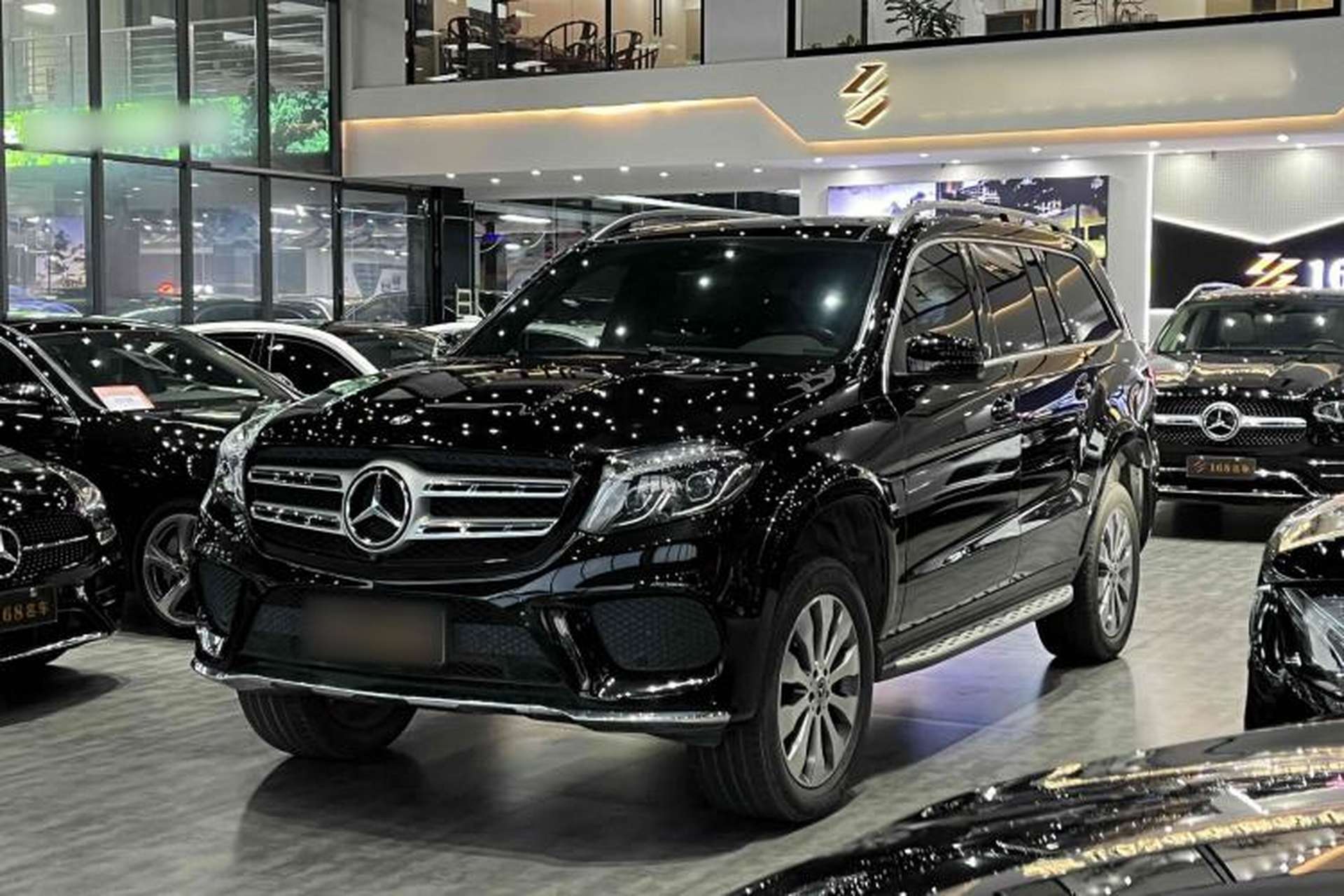 Used Mercedes-Benz GLS 2017 GLS 400 4MATIC Dynamic Model Front Left 45 Deg