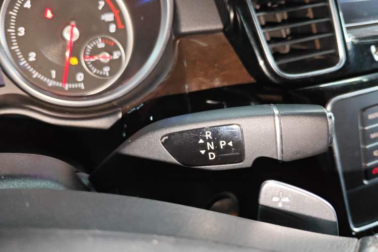 Used Mercedes-Benz GLS 2017 GLS 400 4MATIC Luxury Model Gear Lever