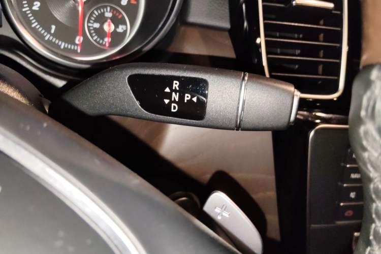 Used Mercedes-Benz GLS 2017 GLS 400 4MATIC Luxury Model Gear Lever