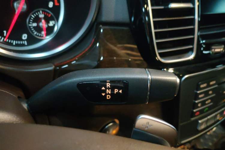 Used Mercedes-Benz GLS 2017 GLS 400 4MATIC Dynamic Model Gear Lever