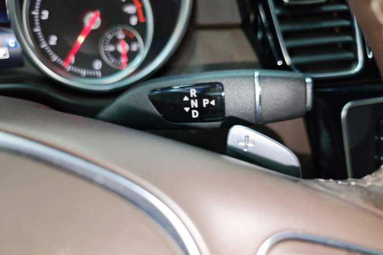 Used Mercedes-Benz GLS 2017 GLS 500 4MATIC Gear Lever