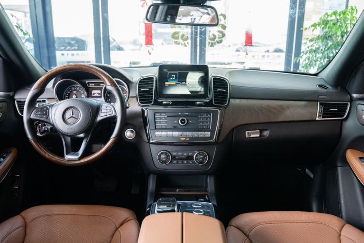 Used Mercedes-Benz GLS 2017 GLS 500 4MATIC Interior 1