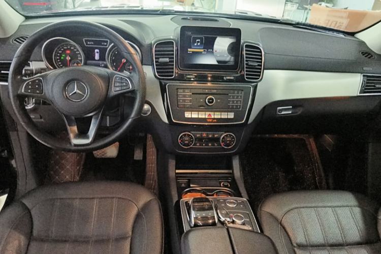 Used Mercedes-Benz GLS 2017 GLS 400 4MATIC Dynamic Model Interior 1