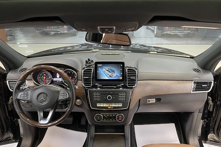 Used Mercedes-Benz GLS 2017 GLS 400 4MATIC Luxury Model Interior 1