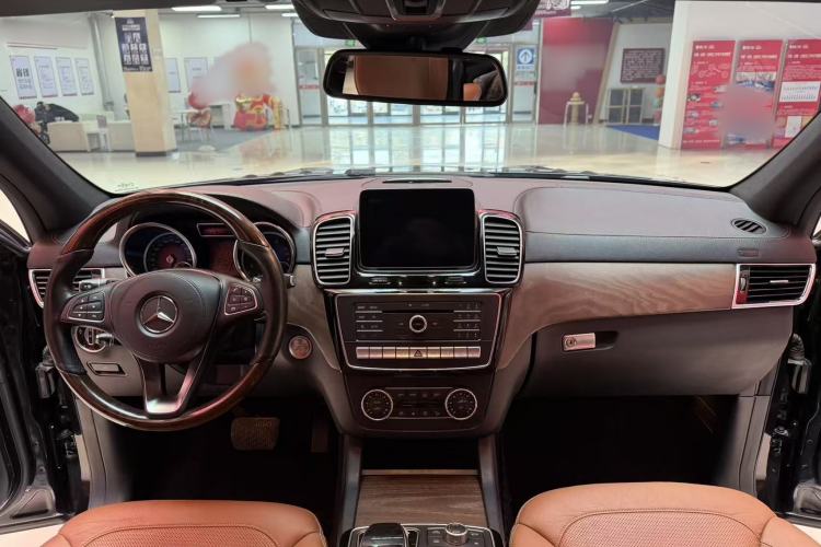 Used Mercedes-Benz GLS 2017 GLS 500 4MATIC Interior 1