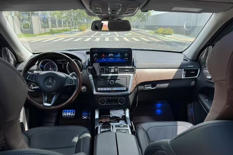 Used Mercedes-Benz GLS 2017 GLS 500 4MATIC Interior 1