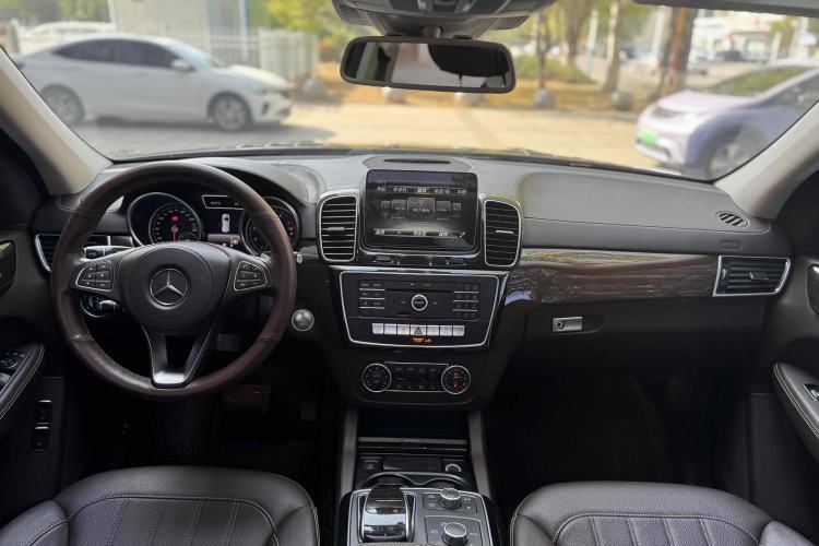 Used Mercedes-Benz GLS 2017 GLS 400 4MATIC Dynamic Model Interior 1