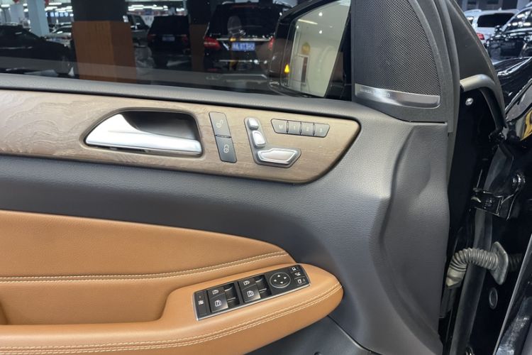Used Mercedes-Benz GLS 2017 GLS 400 4MATIC Luxury Model Interior 10