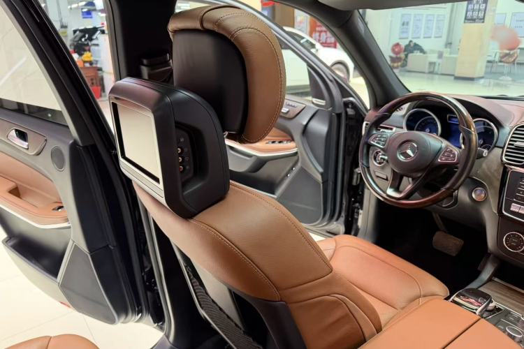 Used Mercedes-Benz GLS 2017 GLS 500 4MATIC Interior 10