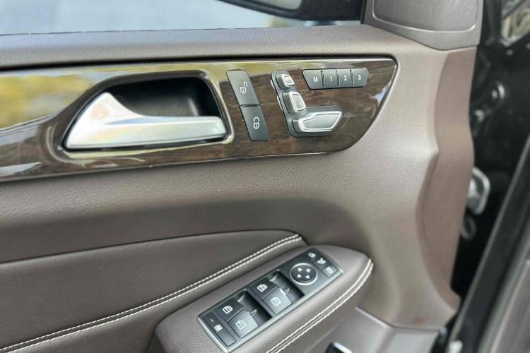 Used Mercedes-Benz GLS 2017 GLS 400 4MATIC Dynamic Model Interior 10