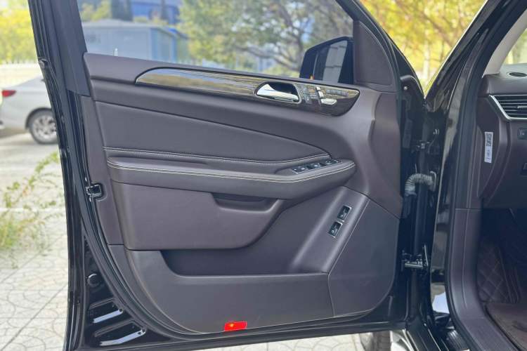 Used Mercedes-Benz GLS 2017 GLS 400 4MATIC Dynamic Model Interior 11