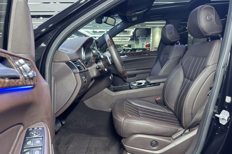 Used Mercedes-Benz GLS 2017 GLS 400 4MATIC Dynamic Model Interior 2