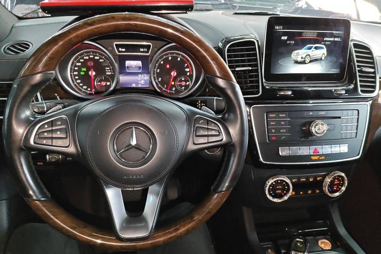 Used Mercedes-Benz GLS 2017 GLS 400 4MATIC Luxury Model Interior 2
