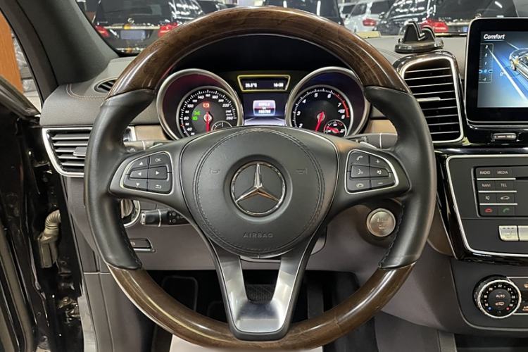 Used Mercedes-Benz GLS 2017 GLS 400 4MATIC Luxury Model Interior 2