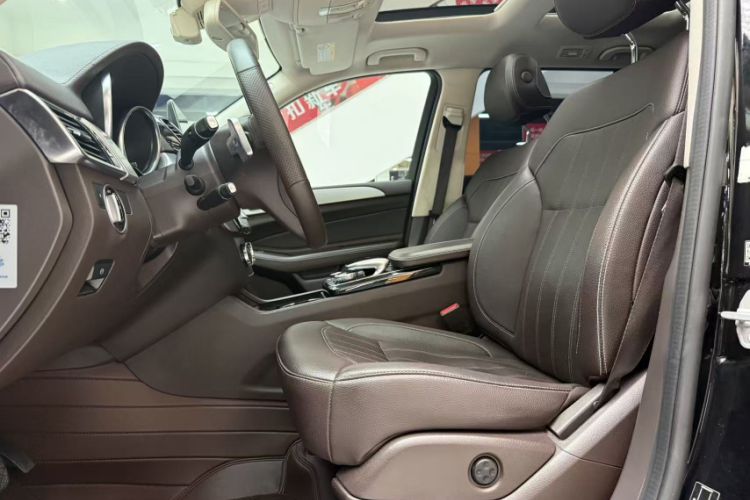 Used Mercedes-Benz GLS 2017 GLS 400 4MATIC Fashion Edition Interior 2