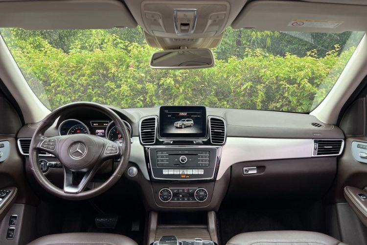 Used Mercedes-Benz GLS 2017 GLS 400 4MATIC Fashion Edition Interior 2