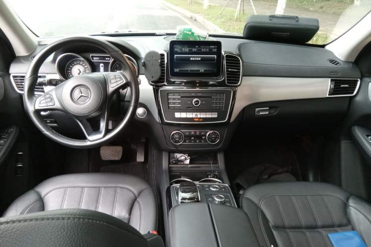 Used Mercedes-Benz GLS 2017 GLS 400 4MATIC Fashion Edition Interior 2
