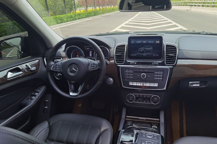 Used Mercedes-Benz GLS 2017 GLS 400 4MATIC Dynamic Model Interior 2