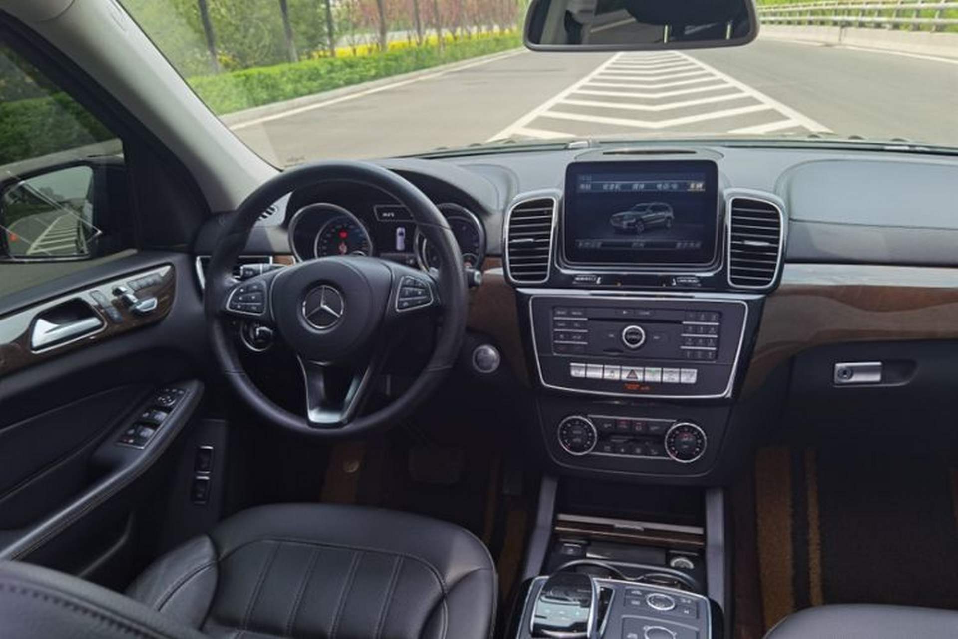 Used Mercedes-Benz GLS 2017 GLS 400 4MATIC Dynamic Model Interior 2