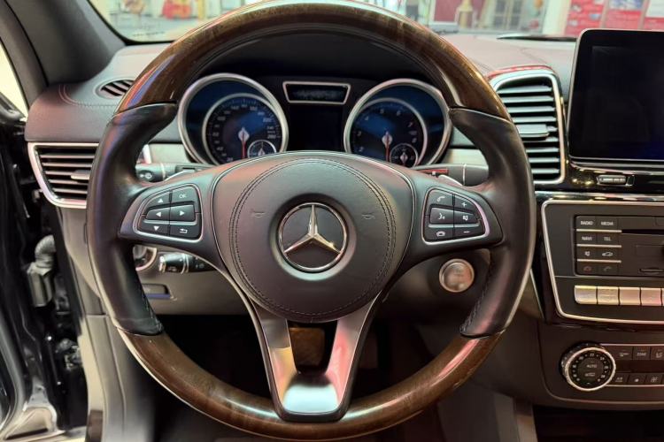 Used Mercedes-Benz GLS 2017 GLS 500 4MATIC Interior 2