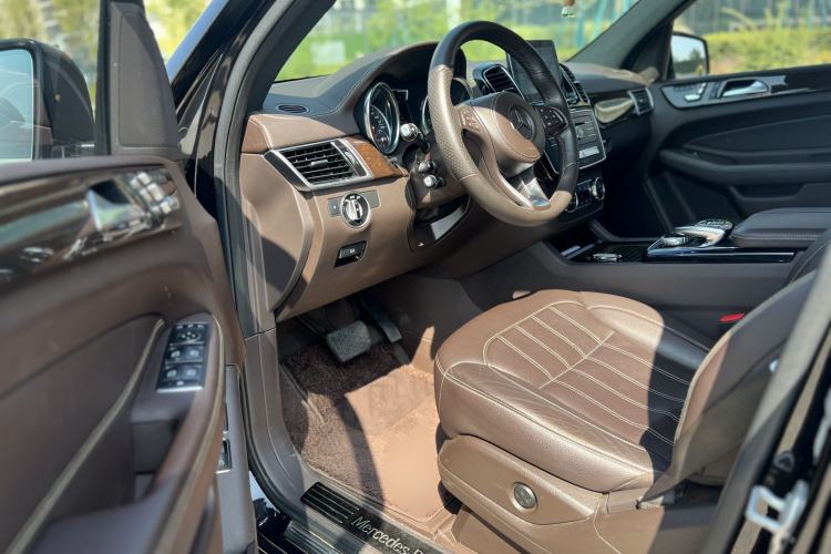 Used Mercedes-Benz GLS 2017 GLS 400 4MATIC Dynamic Model Interior 2