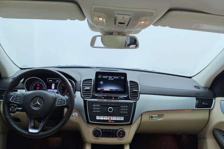 Used Mercedes-Benz GLS 2017 GLS 400 4MATIC Fashion Edition Interior 3