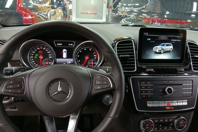 Used Mercedes-Benz GLS 2017 GLS 400 4MATIC Dynamic Model Interior 3