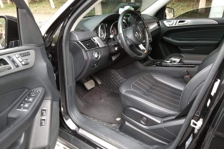 Used Mercedes-Benz GLS 2017 GLS 400 4MATIC Fashion Edition Interior 3
