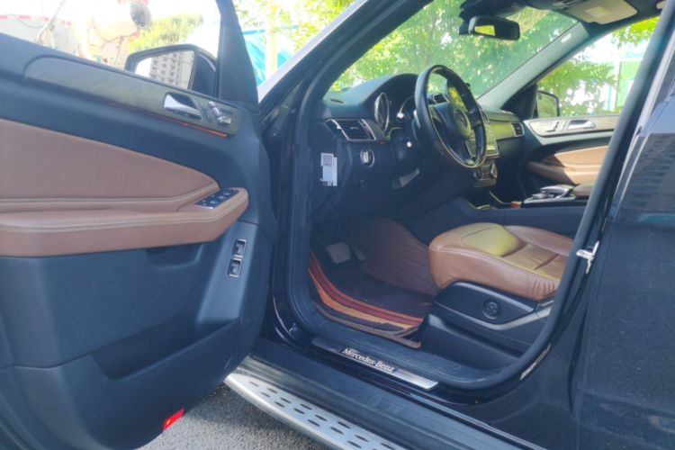 Used Mercedes-Benz GLS 2017 GLS 400 4MATIC Luxury Model Interior 3