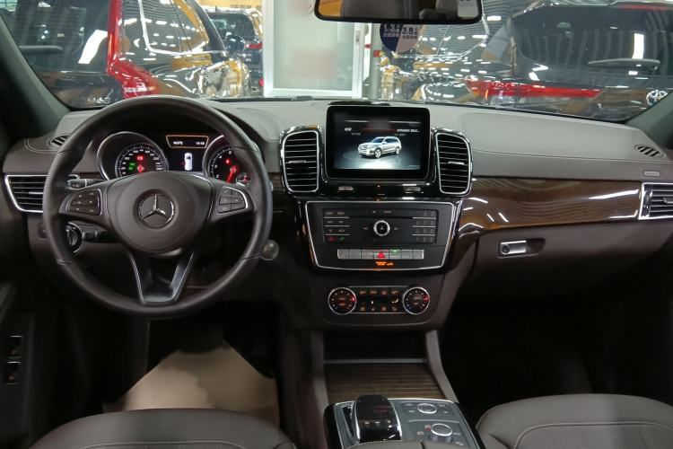 Used Mercedes-Benz GLS 2017 GLS 400 4MATIC Dynamic Model Interior 4