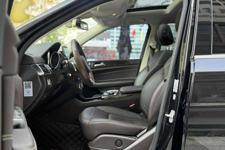 Used Mercedes-Benz GLS 2017 GLS 400 4MATIC Dynamic Model Interior 4
