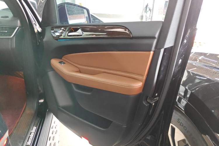 Used Mercedes-Benz GLS 2017 GLS 400 4MATIC Luxury Model Interior 5